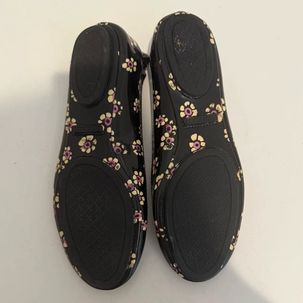 TORY BURCH Minnie Travel Logo Ballet Flats Black Pink Stamped Floral Size 6